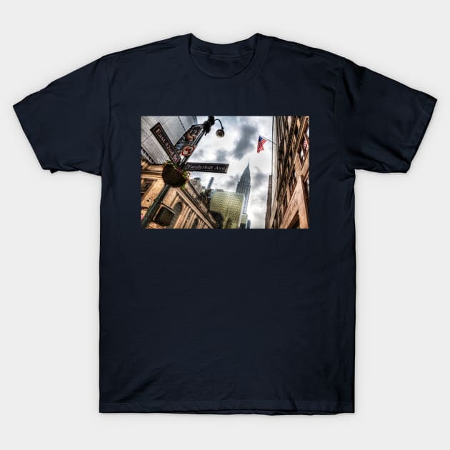 New York City, Chrysler Building And Grand Central Place T-Shirt by tommysphotos